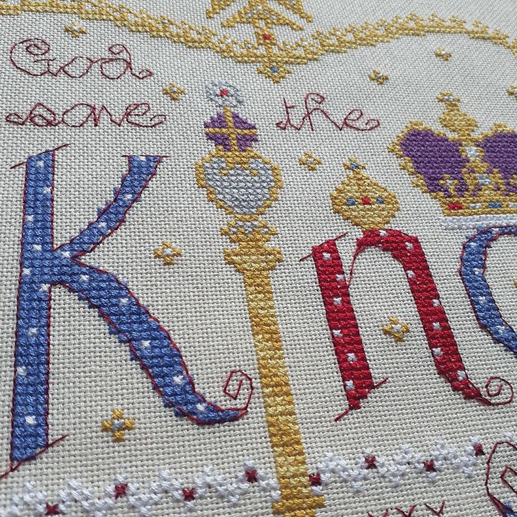 Bothy Threads – Kit Da Ricamo A Punto Croce “God Save The King” – Edizione Limitata Per L'incoronazione Di Re Carlo III